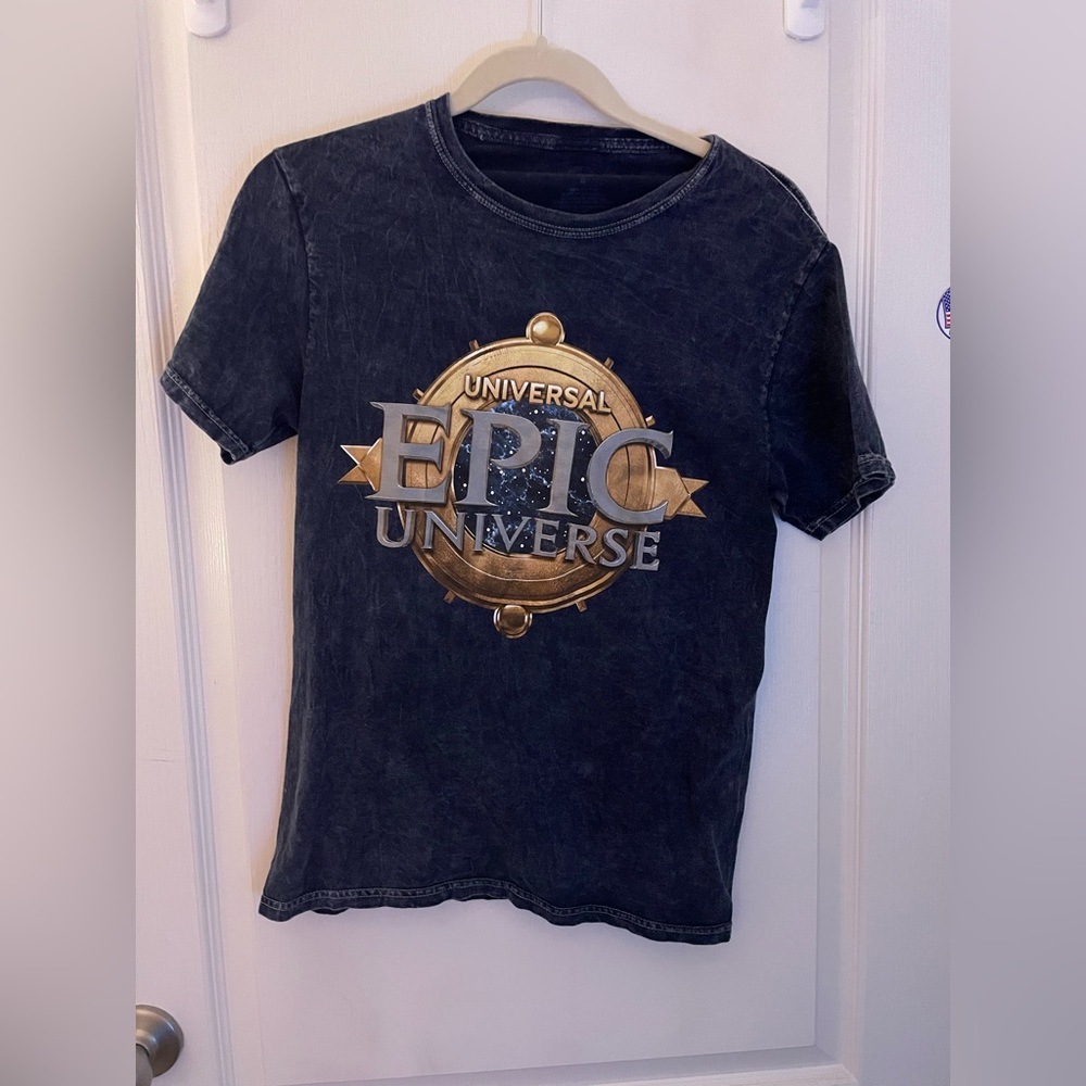 Epic Universe Universal Studios blue t shirt size small in excellent condition